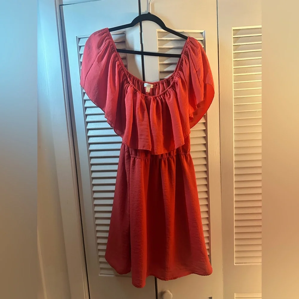 Off Shoulder Red Dress - Picture 4 of 7